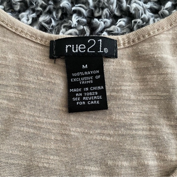 Rue21 medium tan crop tank with lace design - Picture 4 of 4